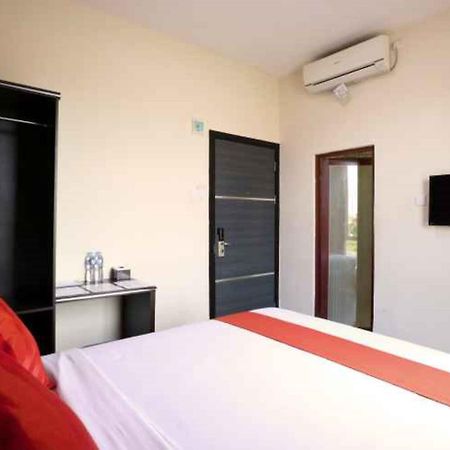 Blitz Hotel Batam Exterior photo