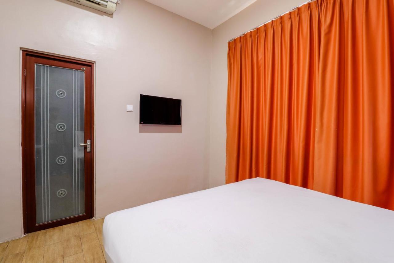 Blitz Hotel Batam Exterior photo