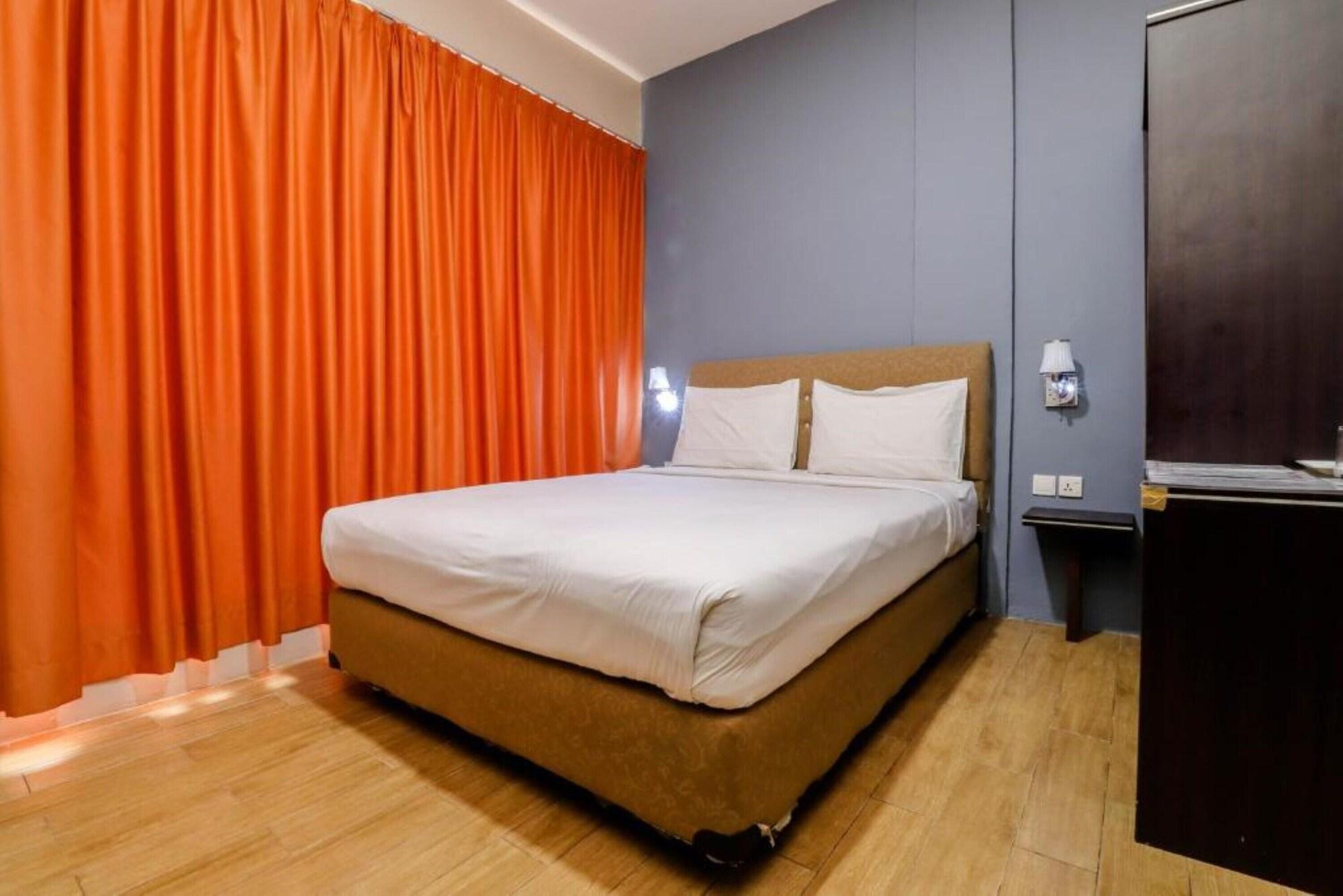 Blitz Hotel Batam Exterior photo