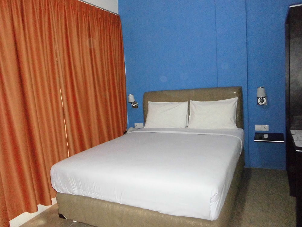 Blitz Hotel Batam Exterior photo