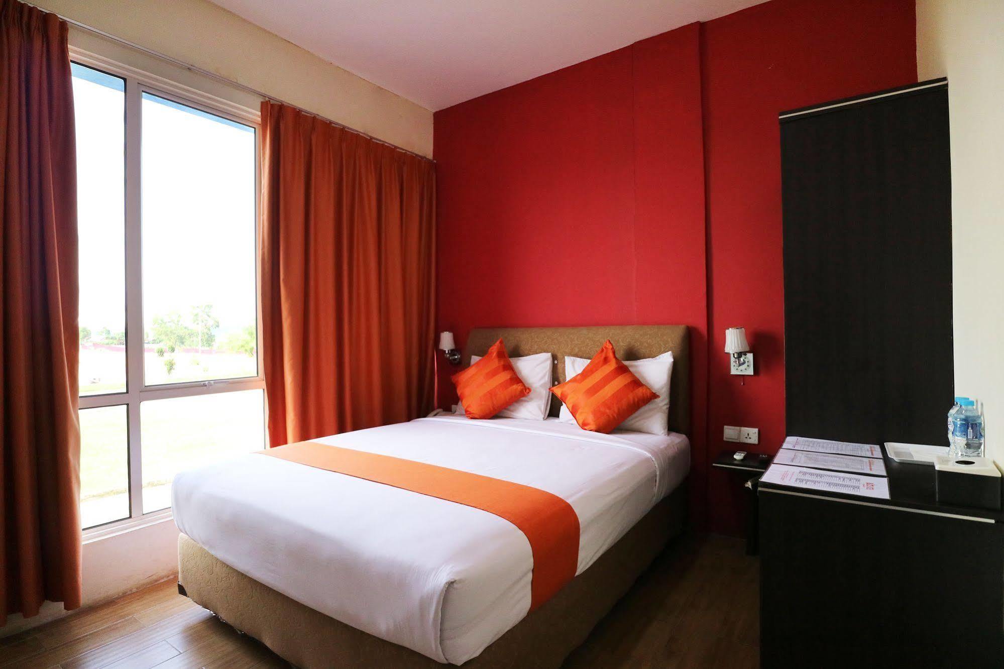 Blitz Hotel Batam Exterior photo