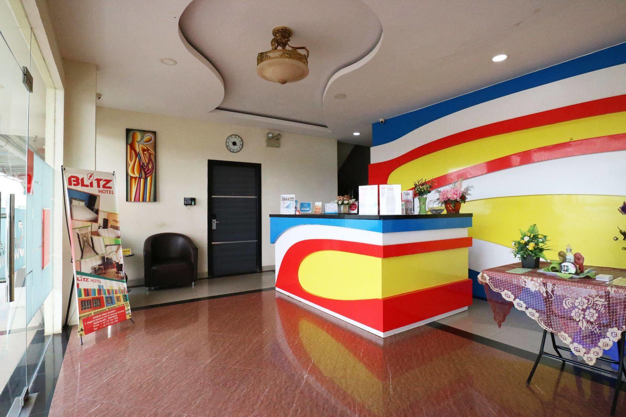 Blitz Hotel Batam Exterior photo