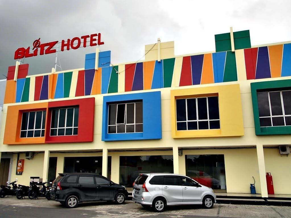 Blitz Hotel Batam Exterior photo